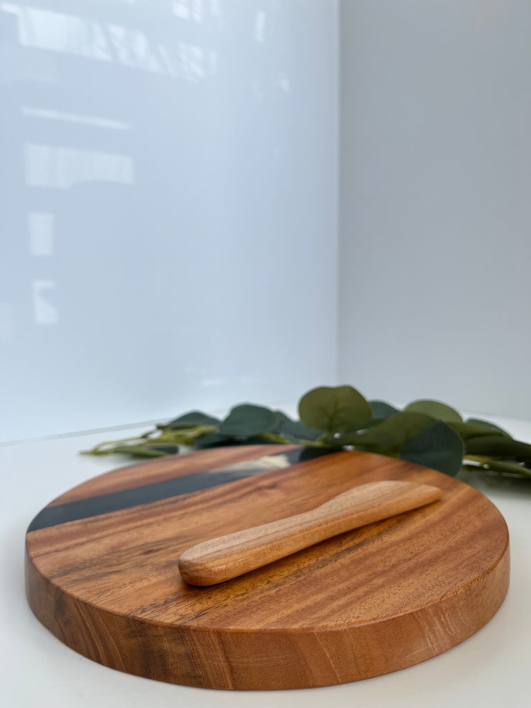 Round-Cheese-Board-with-Spreader